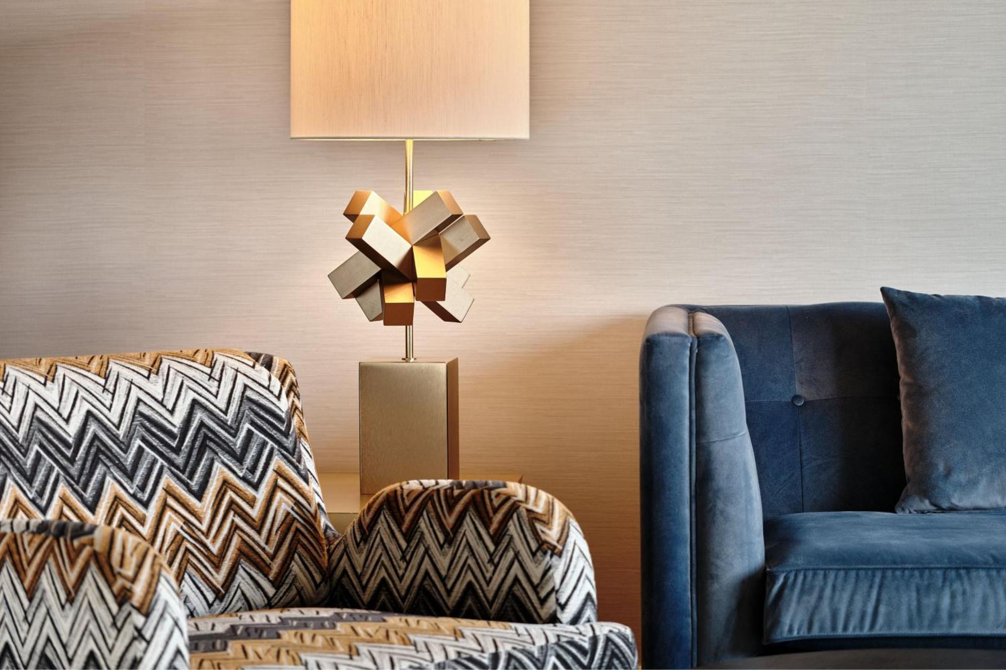 Sheraton Grand Warsaw Exterior photo A table lamp