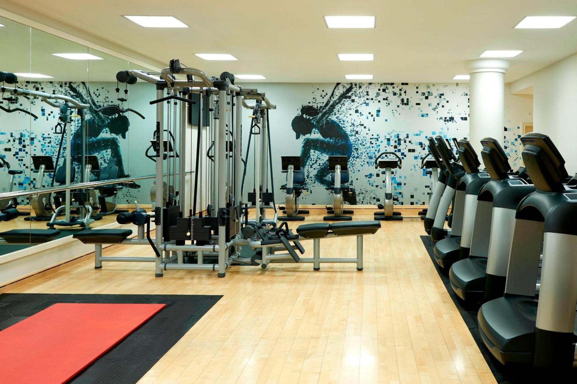 Sheraton Grand Warsaw Exterior photo The gym at the InterContinental London The O2