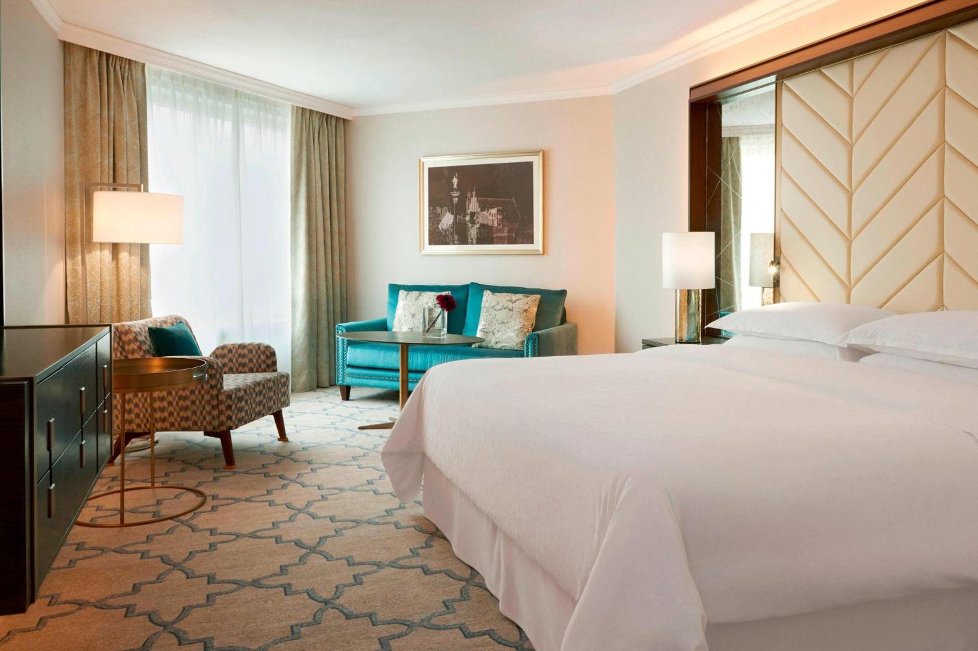 Sheraton Grand Warsaw Exterior photo Deluxe room